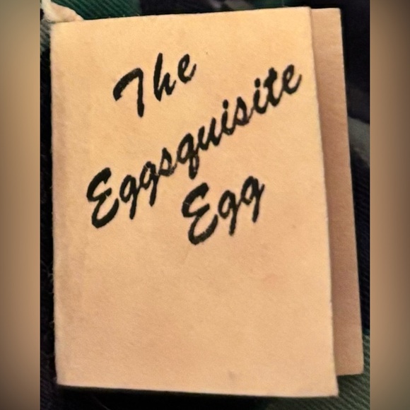 Christmas in the woods.Hand Painted Hand Crafted Real Hen Eggshell
Вy,Clara Lee - Picture 5 of 7